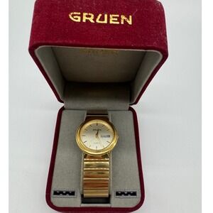 Gruen Quartz Gold Tone Watch Day Date Textured Dial 200-PC33A Mens Vintage